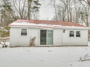 Riverfront Topsham Home ~ 28 Mi to Portland!