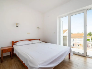Room in Guest Room - Cozy Room Near Beach D