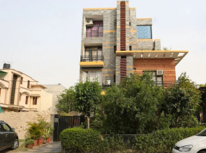 OYO 13592 Royal Stay Inn