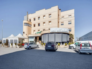 OYO Hotel Restaurante Blanc I Negre 2