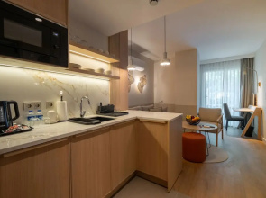 Oli Hotel And Suites