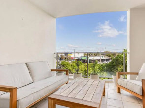 Fresh Beautifully Styled 2 BR Resort Apt at Marcoola
