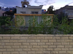 One Bedroom Chalet on old sheraton rd ground floor with garden and sea view