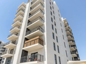 WelHome - Apt Close to Yas Waterworld and Ferrari Circuits