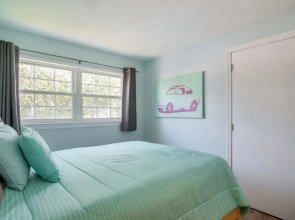 Walk to Beach: Quaint Dennis Home w/ Deck + Grill!