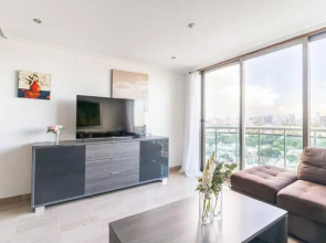 Luxurious 2BDR condo located in Prestigious Tower.