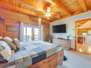 Luxury Mountain Cabin With Hot Tub & Pool Table!