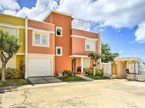 Fajardo Townhouse w/ Private Pool & Ocean View