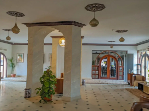 Dolphin Continental Hotel