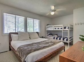 1 Mi to Beach & Boardwalk: Family Townhome