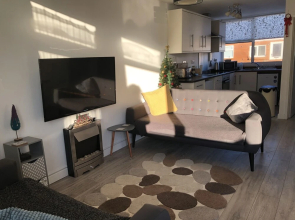 2-bed Chalet, pet Friendly, Close to Beach