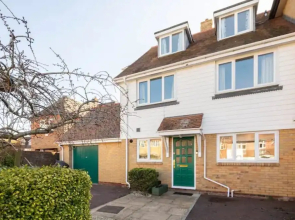 Abingdon House - 4 BR on the Marina