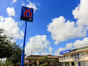 Motel 6 Kingsville, TX