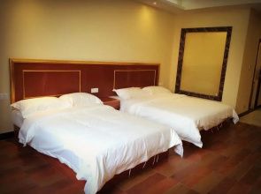 Q+ Nanxiong Xinhewan Business Hotel