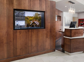 Courtyard by Marriott Manchester - Boston Regional Airport