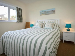 10 Llwyn Onn Beach Hut