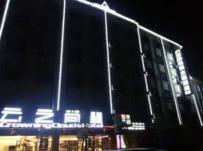 Crowning Clouds Hotel