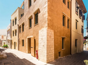 Thallos the Boutique