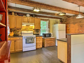Historic Hanover Area Home, 16 Miles to Dartmouth!