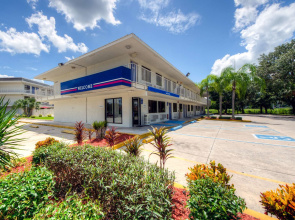 Motel 6 Bradenton, FL