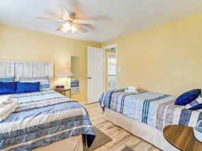 Walk to Ocean: Lovely Myrtle Beach Getaway!