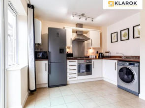 LONG STAYS 25pct OFF - Beautiful 3 Bed & Parking By Klarok Short Lets & Serviced Accommodation