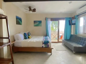 Hotel y Eco-Cabañas Azul María Bacalar