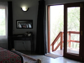 Nahakwe Lodge