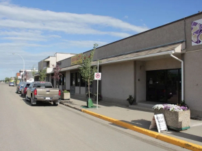 Morinville Plaza & Suites