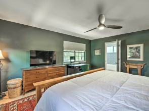 Dripping Springs Cabin w/ Pool, Hill Country Views