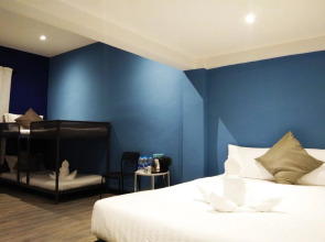 Sleep With Me Bangkok - BTS Phra Khanong