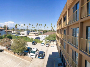 GreenTree Inn & Suites Alhambra
