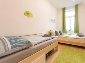 Bright Red Heart Apartment in Leopoldstadt