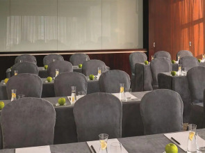 Mövenpick Jumeirah Lakes Towers Hotel