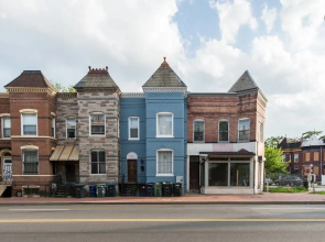 Modernized DC Rowhome in city-center