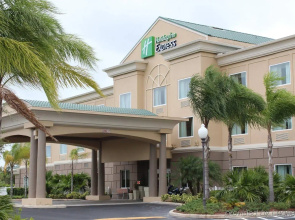 Holiday Inn Express & Suites Cocoa by IHG