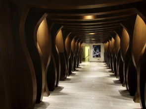 Flora by Crossroads Hotel