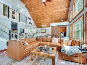 Near Hiking Trails & Ski Resorts: Killington Home!