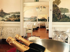 LUXa Charmhouse Hotel