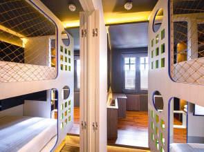 CUBE Boutique Capsule Hotel @ Chinatown