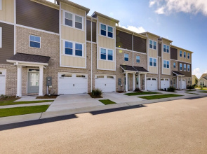 Beaufort Getaway w/ Pool Access, 2 Mi to Downtown!