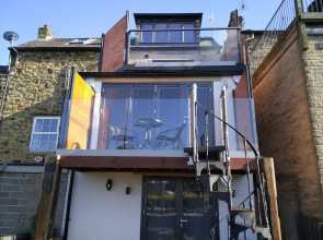 Impeccable 3-Double Bed Cottage in Sheffield