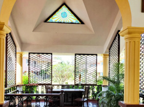 Coconut Grove Beach Resort