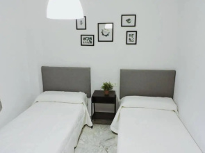Cozy 2 bedroom apartment. Parking included.