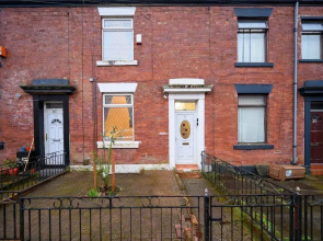 Rochdale Retreat - Spacious 4-bed House 8 Beds