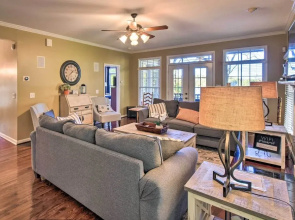 Lake Keowee Escape w/ Dock, Deck & Lake Access!