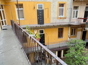 5/3Kotliarska Moisha House