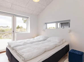 Spacious Holiday Home in Humble With Beach Nearby