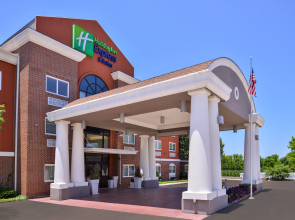 Holiday Inn Express & Suites Elgin By IHG