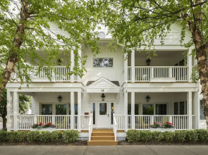 The Neighborhood Hotel-New Buffalo